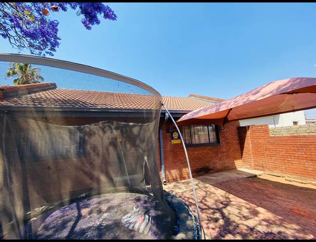 2 BEDROOM TOWNHOUSE FOR SALE IN ANNADALE